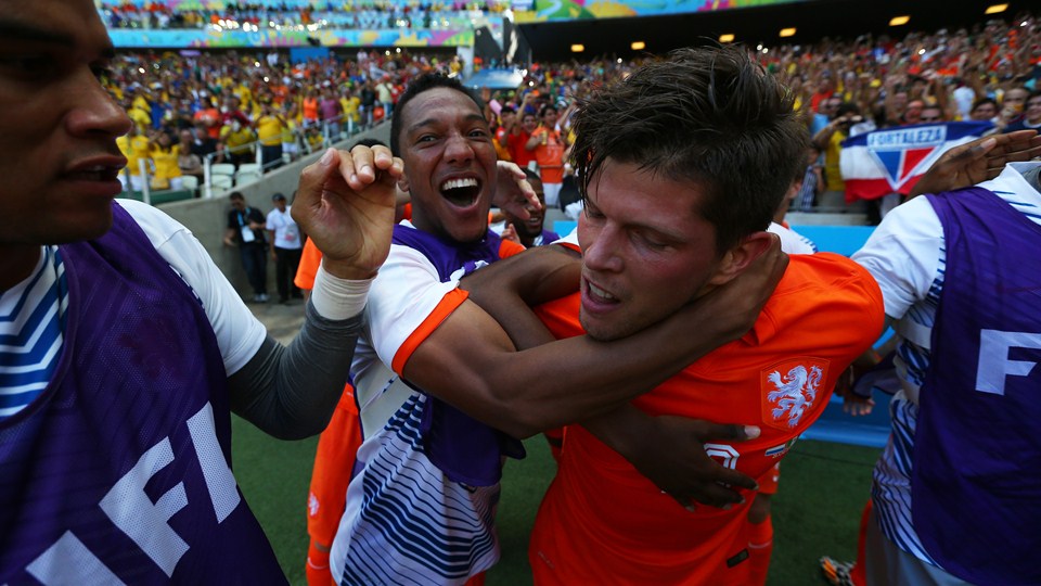 کلاس یان هونته لار|خوشحالی کلاس یان هونته لار ، مهاجم هلند بعد از گلزنی مقابل مکزیک.