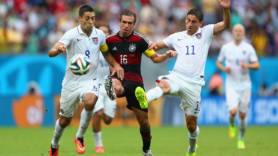 فیلیپ لام - کلینت دمپسی|تقابل بین فیلیپ لام از آلمان در مقابل کلینت دمپسی، بازیکن آمریکا.