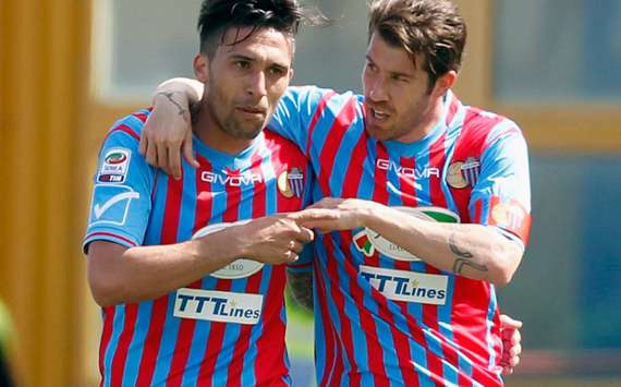 کاتانیا|خوشحالی بازیکنان کاتانیا بعد از جشنواره گل راه انداختن در زمینشان