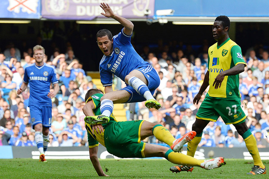 ادن هازِرد|خطای شدید روی ادن هازارد هافبک بلژیکی چلسی