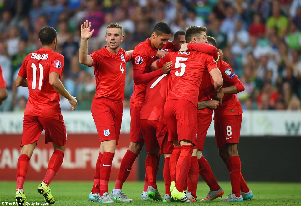 شادی بازیکنان انگلستان|اسلوونی 2 - 3 انگلستان / مقدماتی یورو 2016
