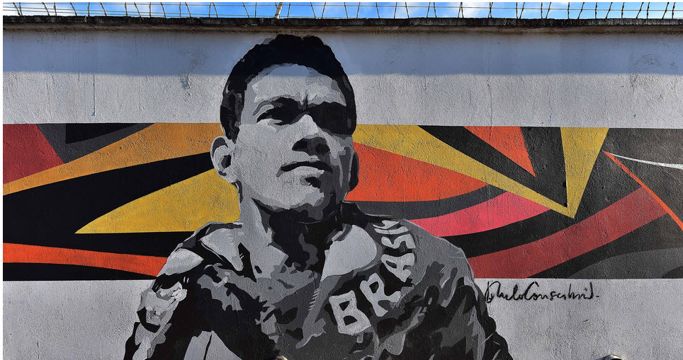 جام جهانی برزیل ۲۰۱۴|دیوارهای فرودگاه شهر سائوپائلو برزیل تم ورزشی به خود گرفت