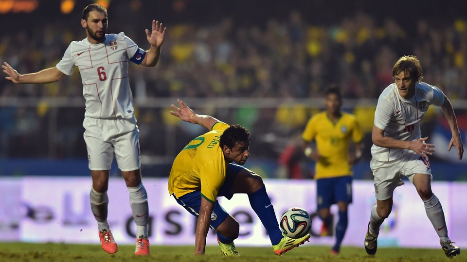 فرد|شوتی دیدنی از مهاجم گلزن برزیل فرد که تبدیل به گل شد.