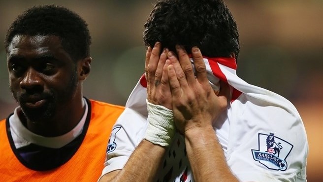 لوییز سوارز|سوارز از شدت ناراحتی نتیجه بازی جلوی صورتش را با دستانش گرفت.