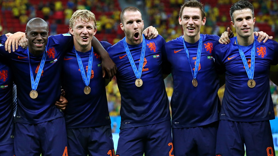 دیرک کویت - فن پرسی - دی فرای|خوشحالی بازیکنان هلند پس از رسیدن به مقام سومی در جام جهانی.