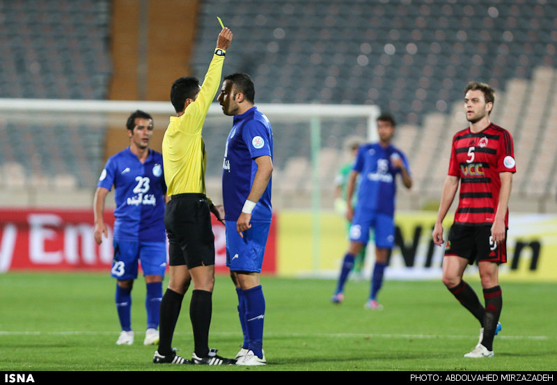 محمد قاضی|اعتراض قاظی به خاطر کارت زردی که داور به او داد