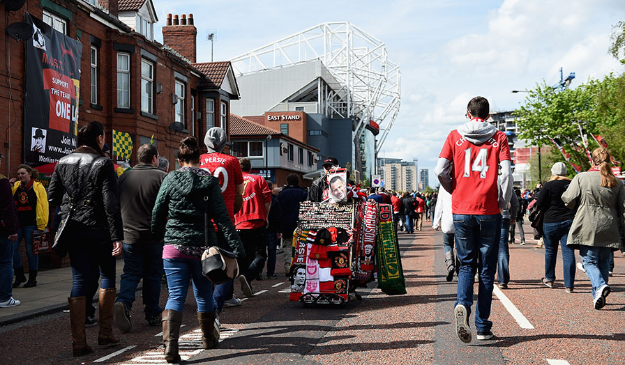 منچستر یونایتد|استقبال خوب هواداران منچستر از این دیدار