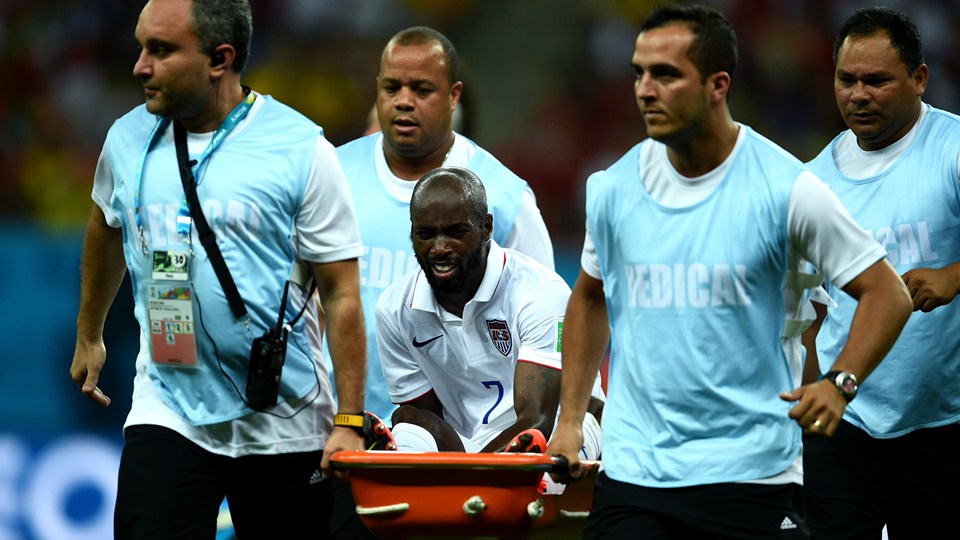 دامارکوس بیزلی|مصدومیت د مارکوس بیسلی در جریان بازی مقایل تیم ملی پرتغال .