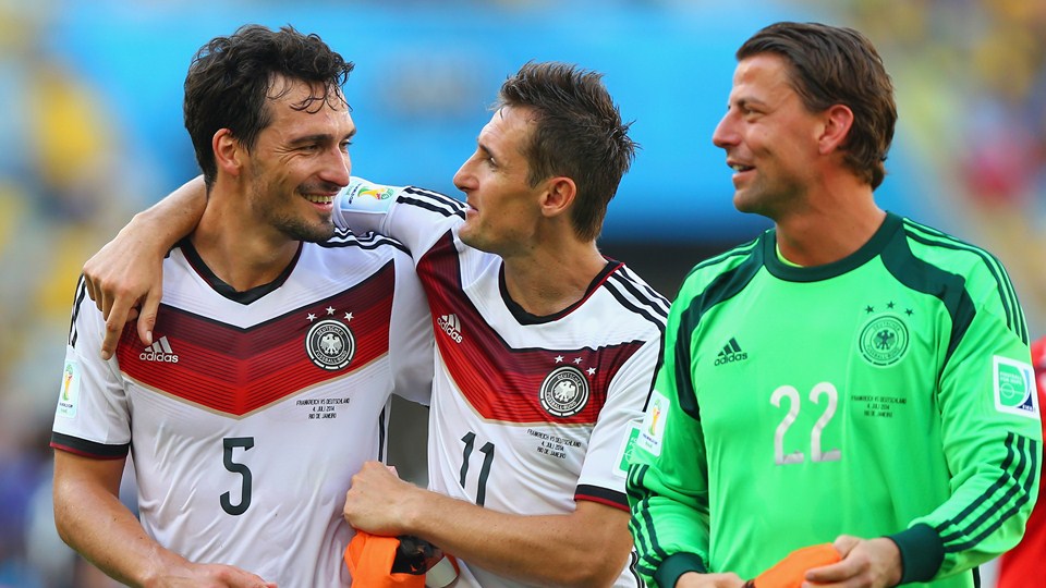 كلوزه - متز هومِلز -  وای دن فلر|خوشحالی كلوزه ، متز هومِلز و وای دن فلر بعد از پیروزی آلمان مقابل فرانسه.