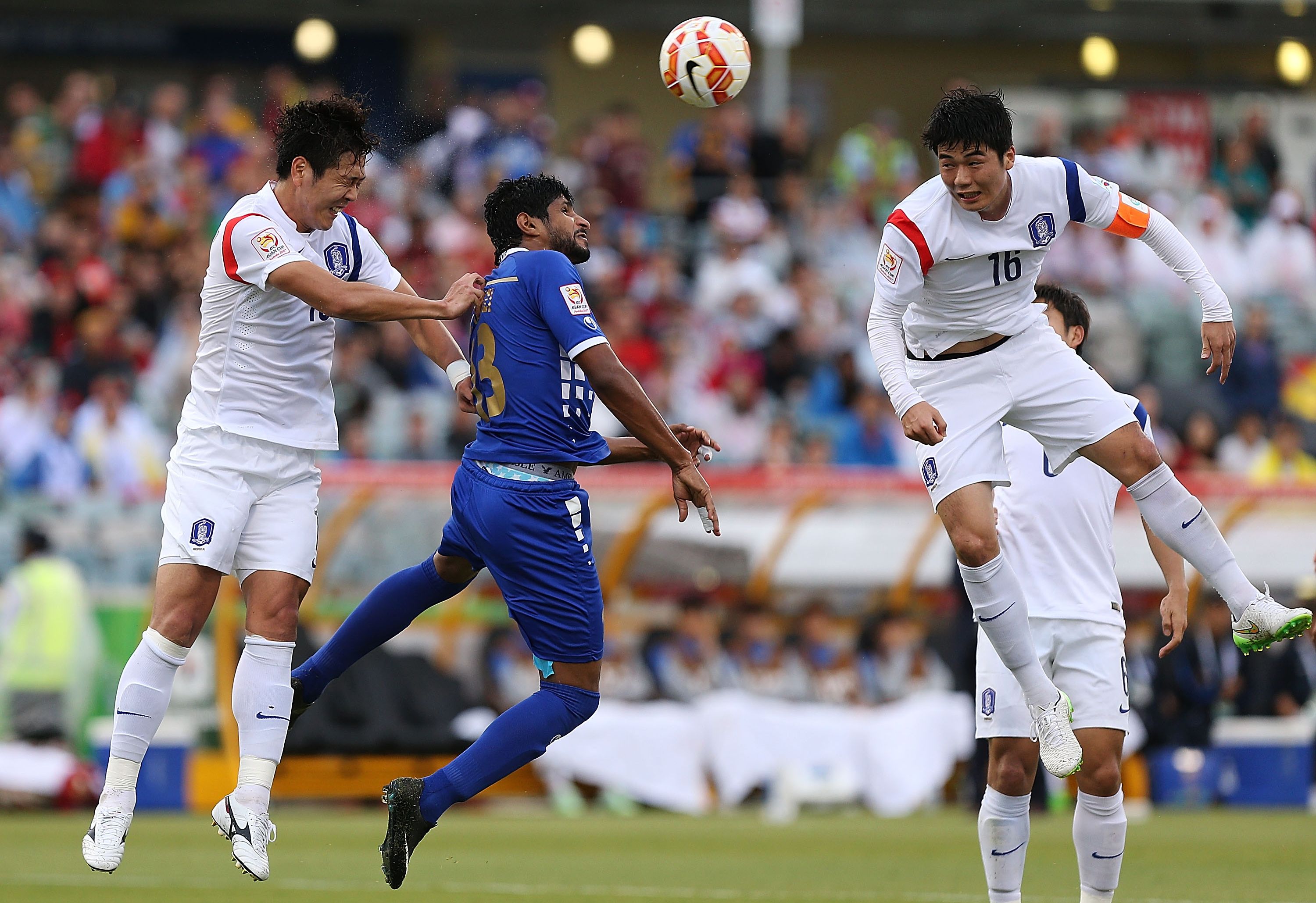 تقابل دو بازیکن|کویت 0 - 1 کره جنوبی / جام ملت های آسیا