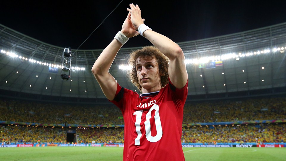 دیوید لوئیز|شادمانی دیوید لوئیز بعد از اتمام مسابقه و برتری مابل کلمبیا.