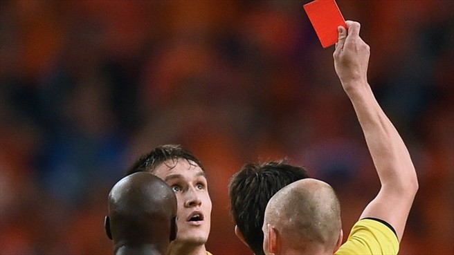 صحنه اخراج بازیکن قزاقستان|هلند 3-1 قزاقستان / مقدماتی یورو 2016