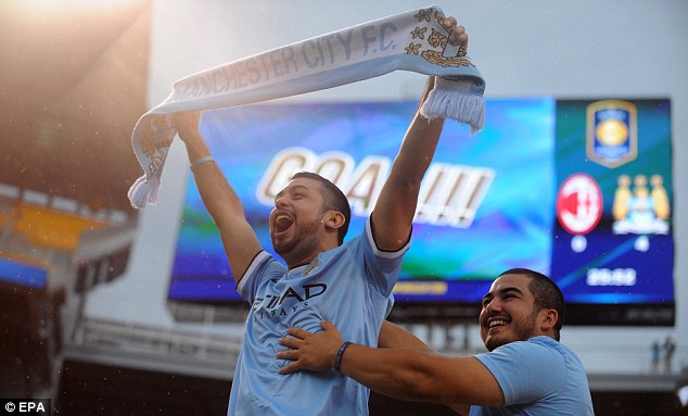 منچستر سیتی|شادی هواداران من سیتی بعد از گل چهارم تیمشان.