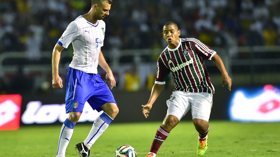 تیاگو موتا|تلاش تیاگو موتا برای باز کردن بازی.