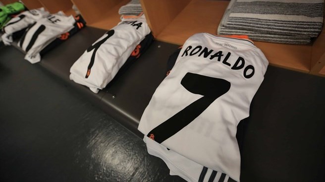 رئال مادرید|پیراهن های رئال مادرید در رخت کن، پیش از انجام فینال.