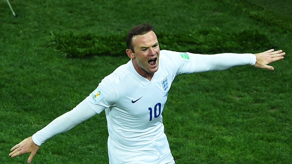 وین مارک رونی|شادمانی مهاجم انگلستان ، وین رونی بعد از گلزنی مقابل اروگوئه .