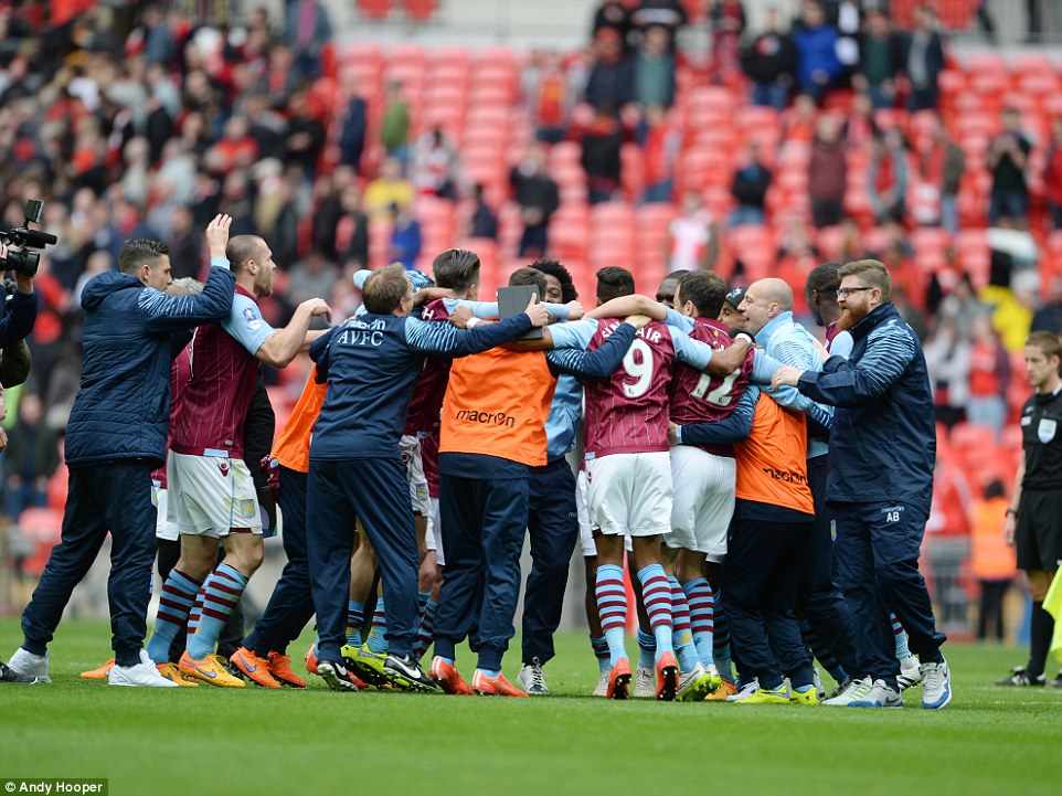 شادی بازیکنان آستو ویلا|آستون ویلا 2 - 1 لیورپول / جام حذفی