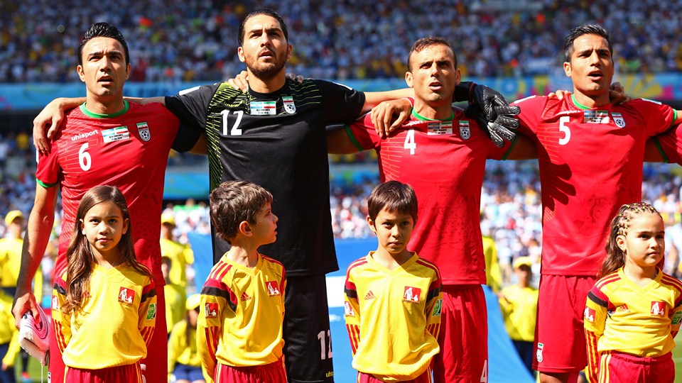 جواد نکونام-علی‌ رضا حقیقی‌-صادقی|بازیکنان تیم ملی کشورمان در حال خوندن سرود ملی .