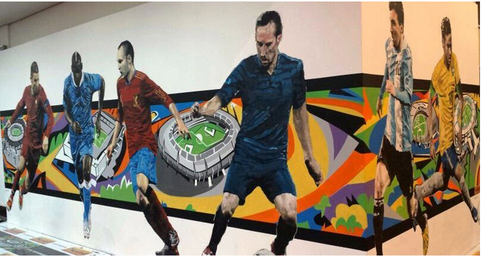 ريبری - کریس رونالدو - اینیستا|طرح های زیبایی ازبازیکنانی همچون : ریبری ، اینیستا و کریس رونالدو روی دوار کشیده شده بود