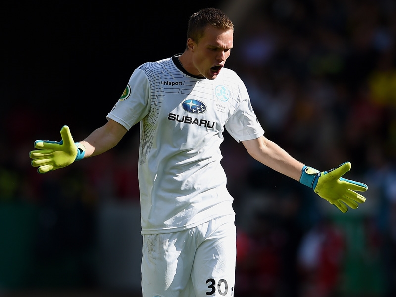 عکس العمل دروازه بان کیکرس|استوتگارت کیکرز 1-4 دورتموند / جام حذفی آلمان