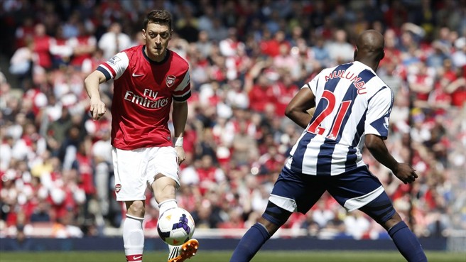 مسوت اوزیل - یوسف مولومب|لحظه پاس زیبای مسوت اوزیل