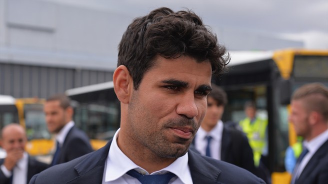 دیگو کاستا|دیگو کاستا از باشگاه اتلتیکو ماردید همراه با سایر هم تیمی ها برای دیدار در فینال لیگ قهرمانان اروپا برابر رئال مادرید، در فرودگاه شهر لیسبون از هواپیما پیاده می شود.