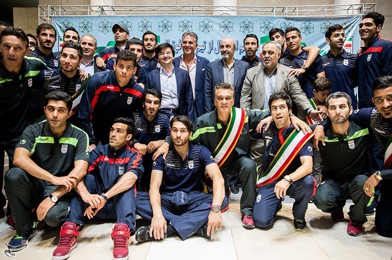 رضا حقیقی‌ - پژمان منتظری - امیر حسین صادقی - هاشم بیک زاده - جواد نکونام - کارلوس کیروش - احسان حاج صفی - رضا قوچان نجاد - علیرضا حقیقی - حسین ماهینی - علیرضا جهانبخش|None