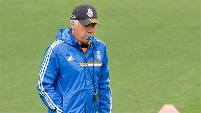 جلسه تمرینی رئال پیش از فینال لیگ قهرمانان اروپا|کارلو آنجلوتی، بر جلسه تمرینی بازیکنان رئال مادرید پیش از دیدار فینال لیگ قهرمانان اروپا نظارت می کند.