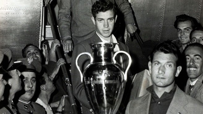 فینال لیگ قهرمانان اروپا 1958|رئال مادرید در فینال لیگ قهرمانان در سال 1958، در یک بازی تماشایی 3-2 میلان را شکت داد.