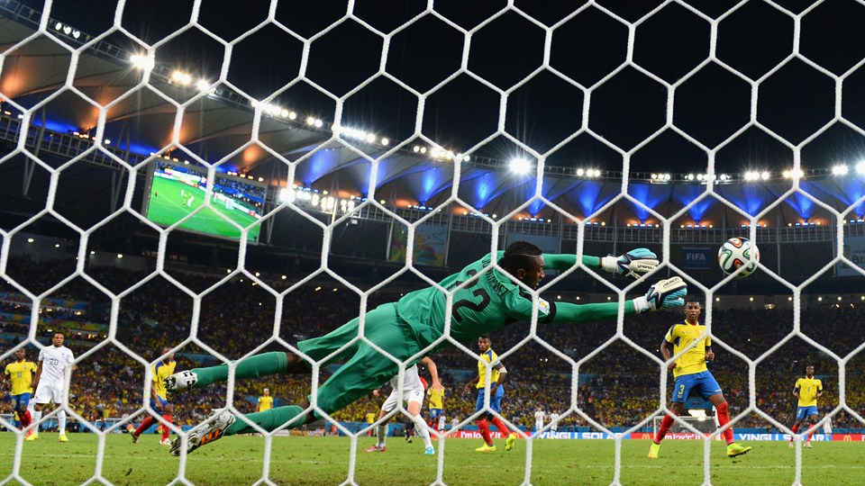 الکساندر دومینگز|سیو قشنگ توسط الکساندر دومینگز ، گلر اکوادور .