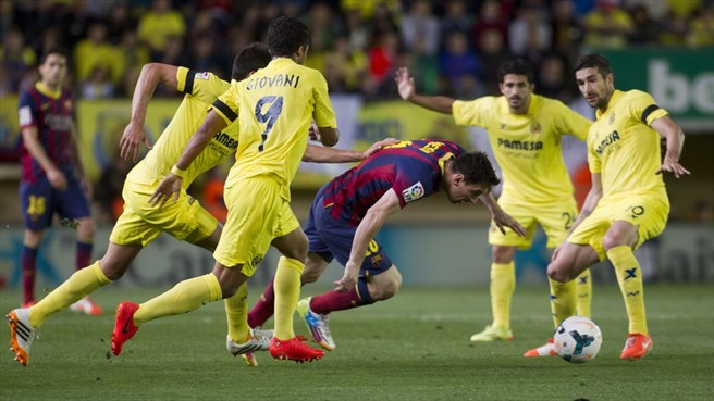 مسی - ویارئال|محاصره مسی بین مدافعین ویا