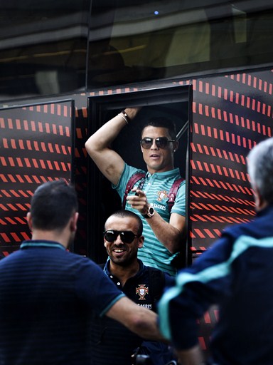 کریستیانو رونالدو|بعد از جلسه با رییس جمهور کشورشان بازیکنان راهی فرودگاه شدند