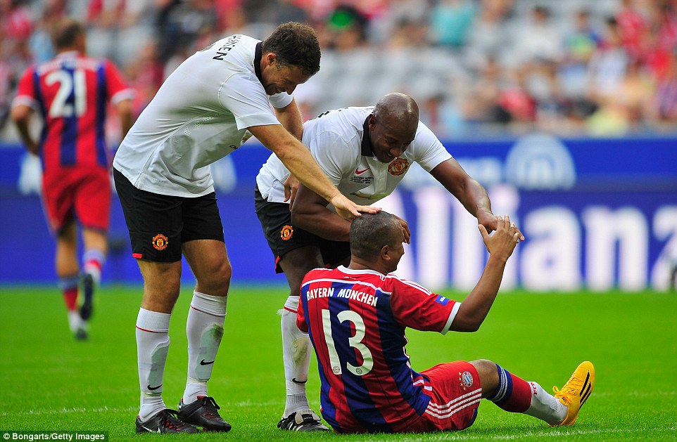 رونی جانسون - دوبلین|ستاره های بایرن مونیخ 3-3 ستاره های منچستر یونایتد / دیدار دوستانه