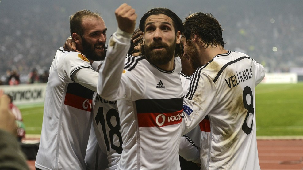 شادی بازیکنان بشیکتاس|بشيكتاش 1 (5) - (4) 0 لیورپول / لیگ اروپا