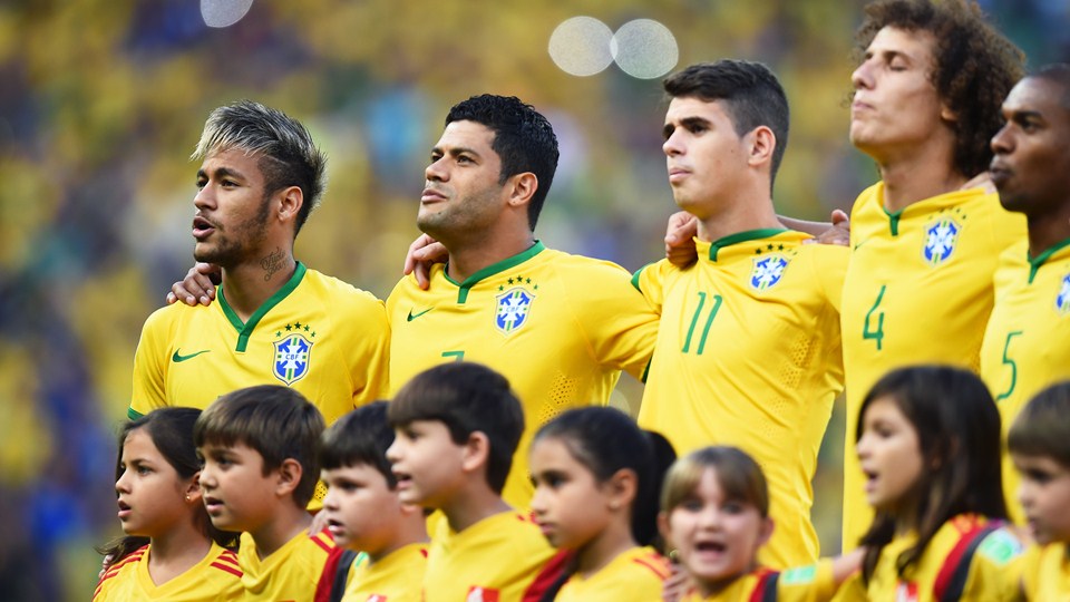 اوسکار -هالک- نیمار - فرناندینهو|بازیکنان تیم ملی برزیل در حال خواندن سرود ملی .