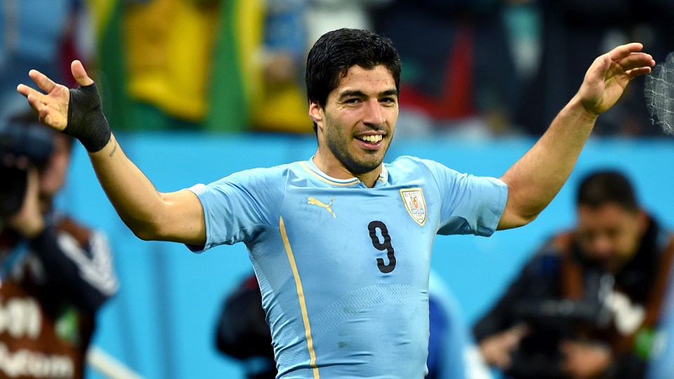 لوئیس سوارز|جشن لوئیس سوارز بعد از باز کردن دروازه تیم ملی انگلستان .