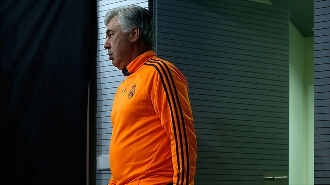 نشست مطبوعاتی سرمربی رئال پیش از فینال لیگ قهرمانان اروپا|کارلو آنجلوتی در کنفرانس مطبوعاتی پیش از دیدار تیمش برابر اتلتیکو مادرید در فینال لیگ قهرمانان اروپا با خبرنگاران دیدار می کند.