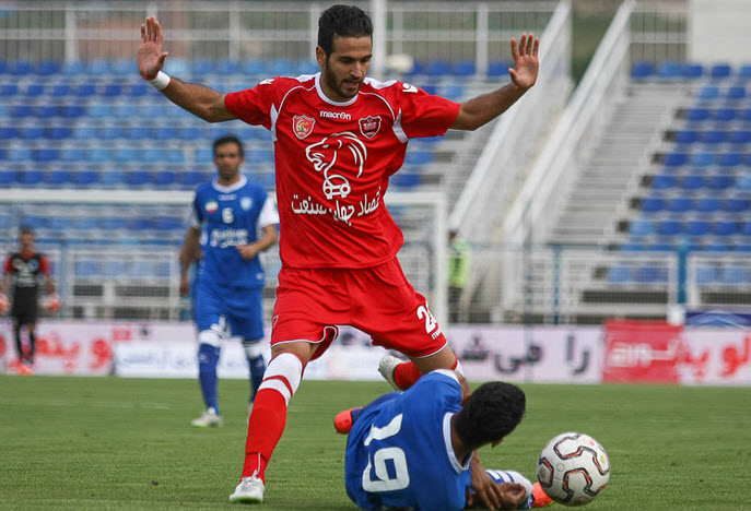 تقابل بازیکن پرسپولیس با حریف|گسترش فولاد تبریز 2 - 1 پرسپولیس تهران / لیگ برتر