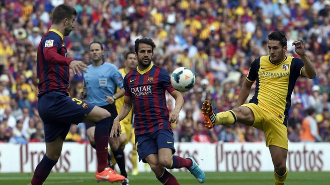 پیکه - فابرگاس - تیاگو|تلاش جرارد پیکه برای بسته نگه داشتن دروازه تیمش مقابل اتلتیکو