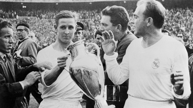 فینال لیگ قهرمانان اروپا 1957|قهرمانی رئال مادرید در سال 1957 در ورزشگاه سانتیاگوبرنابئو با شکست 2-0 قهرمانی را از آن خود می کند.