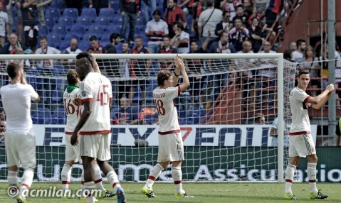 تشکر بازیکنان میلان از هواداران|جنوا 1 - 0 میلان / سری آ