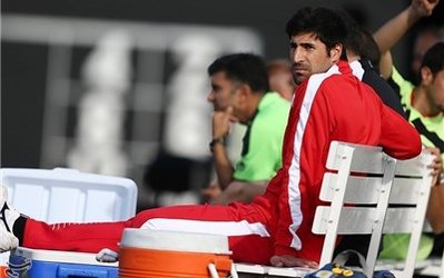 بیکزاده جایگزین حاجصفی شد و با ترکیب اصلی تنیس فوتبال بازی کرد