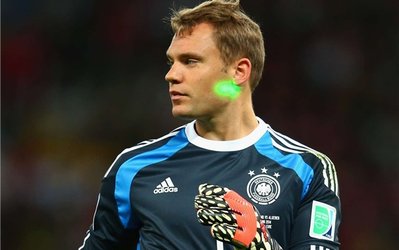 استفاده از نور لیزر به صورت آلمان‌ها راهی برای کسب برد الجزایر+عکس