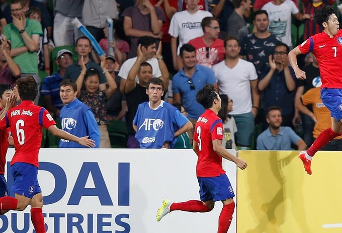 شادی بازیکن کره بعد از گلزنی