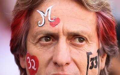 موی قرمز سرمربی 59 ساله بنفیکا+ عکس