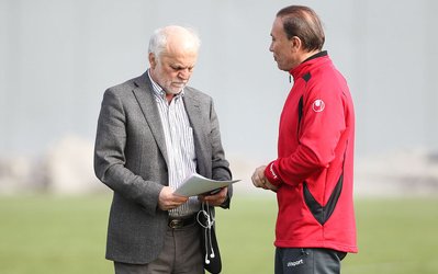 خوردبین در گفت‌و‌گو با متافوتبال اعلام کرد: پیگیر شکایت از فولاد هستیم / بازیکن شیلیایی بهتر از عراقی است