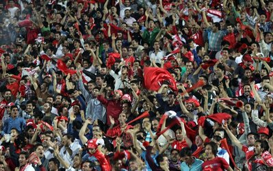 کانون هواداران تراکتور: تماشاگران تبریزی حاشیه سازان را ناکام می کنند