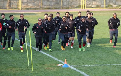 تمرینات تکنیکی سرخ پوشان زیر نظر درخشان و عبدی/ استقبال کم خبرنگاران و هواداران