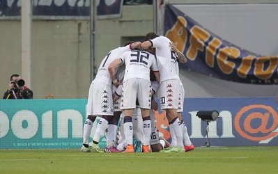 سری‌آ | فیورنتینا 1 - کالیاری 3 / شکست بنفش‌ها در خانه از رقیب ته‌جدولی