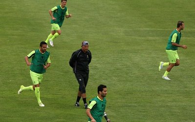 درخواست میلیونی، تمرین شاگردان کی‌روش در دستگردی را لغو کرد / تمرین در چمن به ظاهر زیبا!